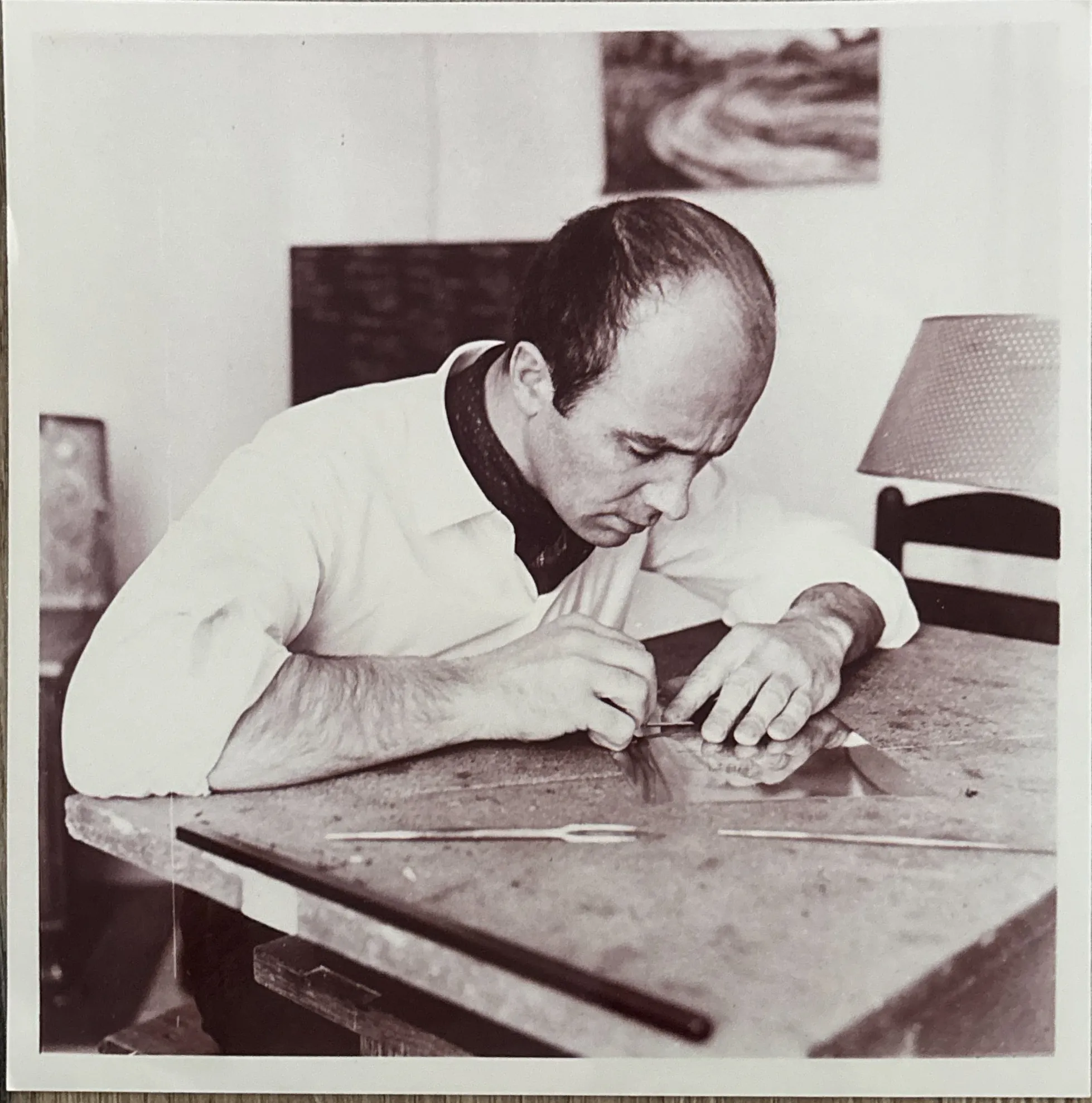 Photo Jean Pierre BLANCHET en train de graver